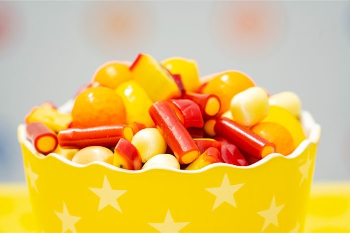 POP CORN AMARILLO ESTRELLAS RELLENO DE CHUCHES VARIADAS - Imagen 3