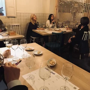 Vive una experiencia con historia en la cata de vinos 8A de OCHOA